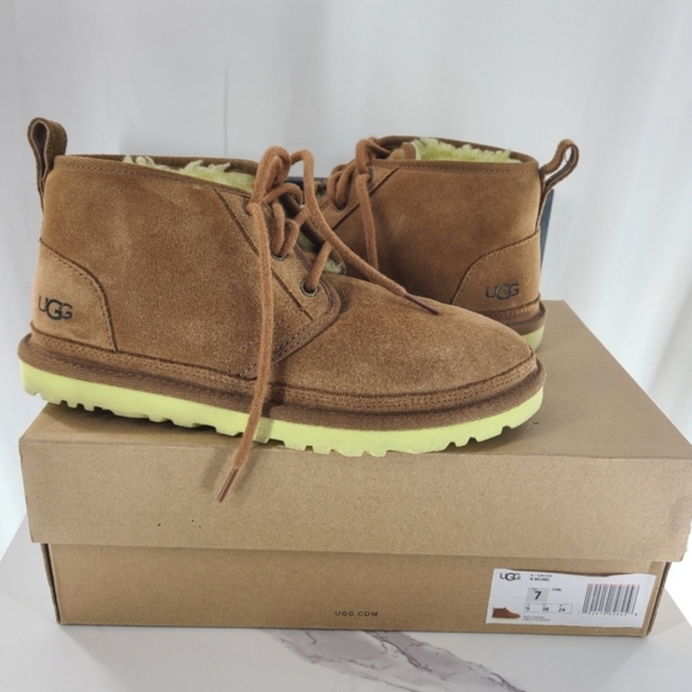 UGG Neumel Shearling Lined Chukka Boots Chestnut Size 7